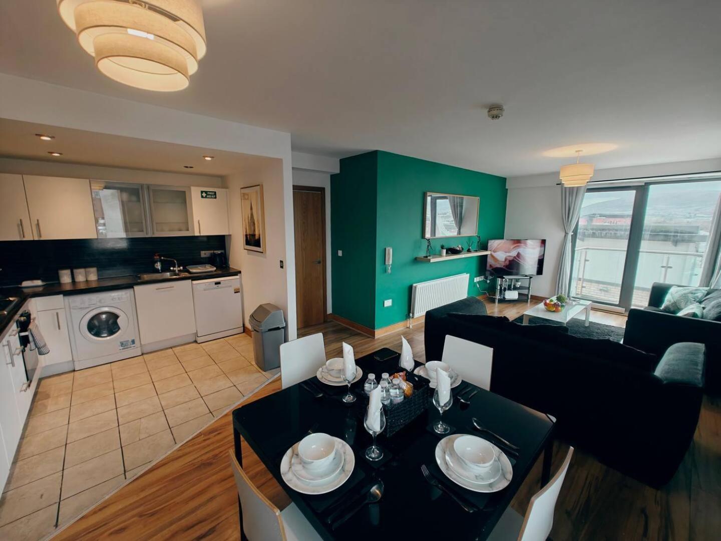 2br Mountain View Centre *