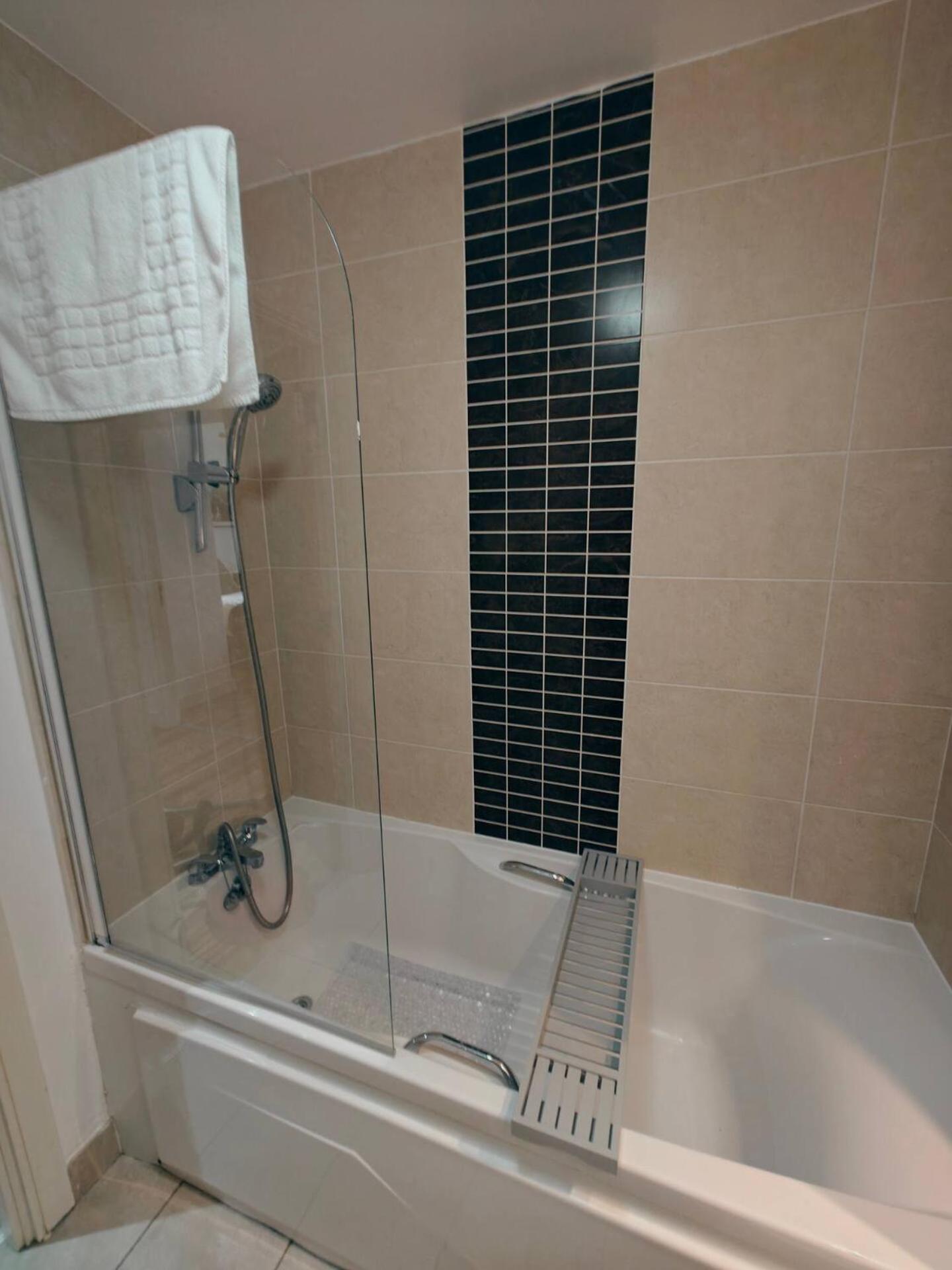 2br Mountain View Centre